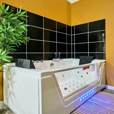 Ng Suitehome - Lille I Centre I Grand Place - Balneo - Netflix - Wifi Appartement